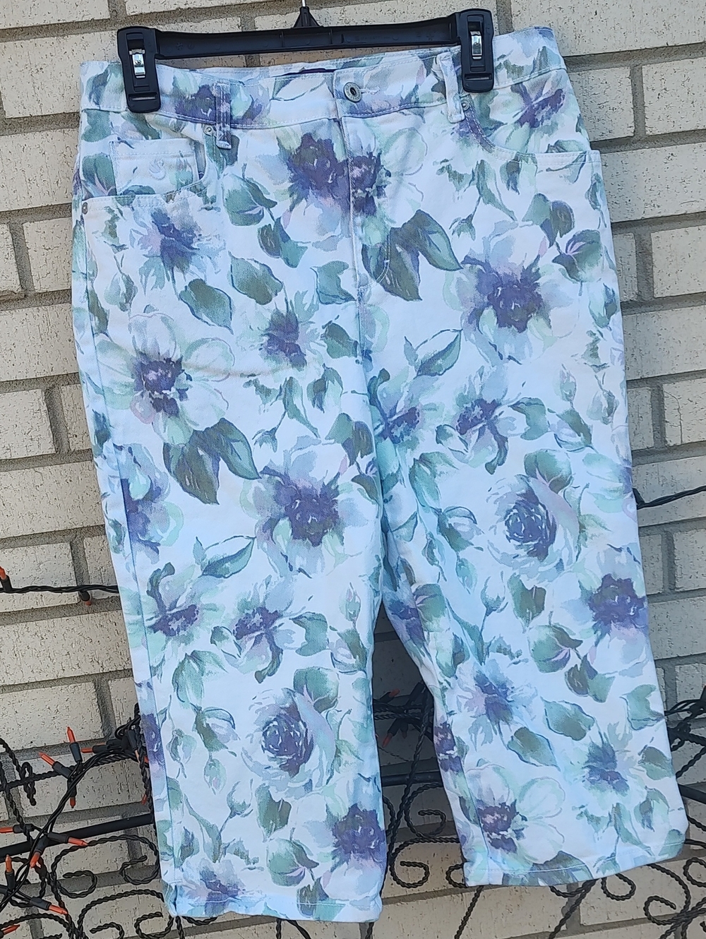 Gloria Vanderbilt Floral Capris Pants in Light Blue, Green, and Lavender
